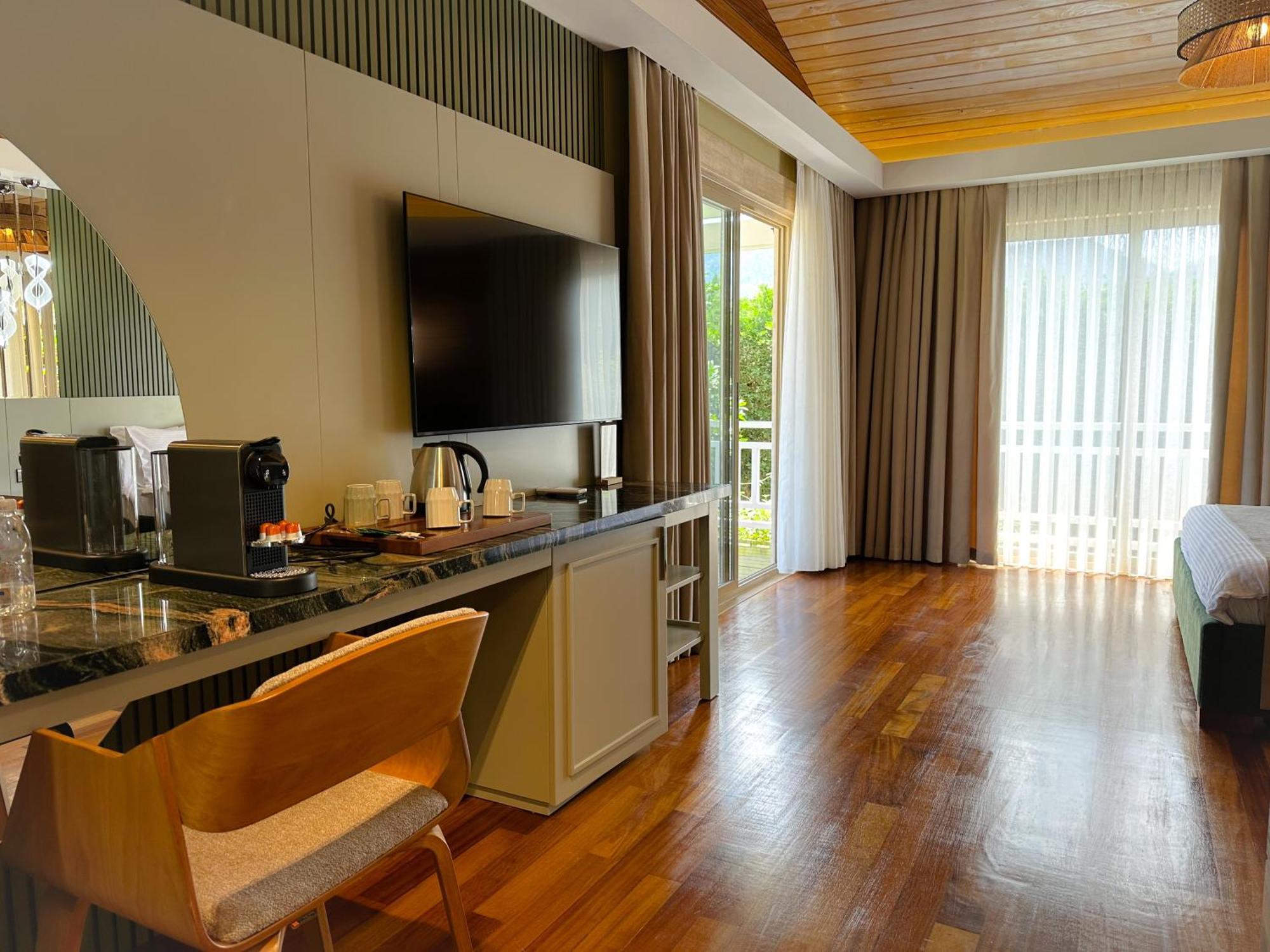Hera Hotel