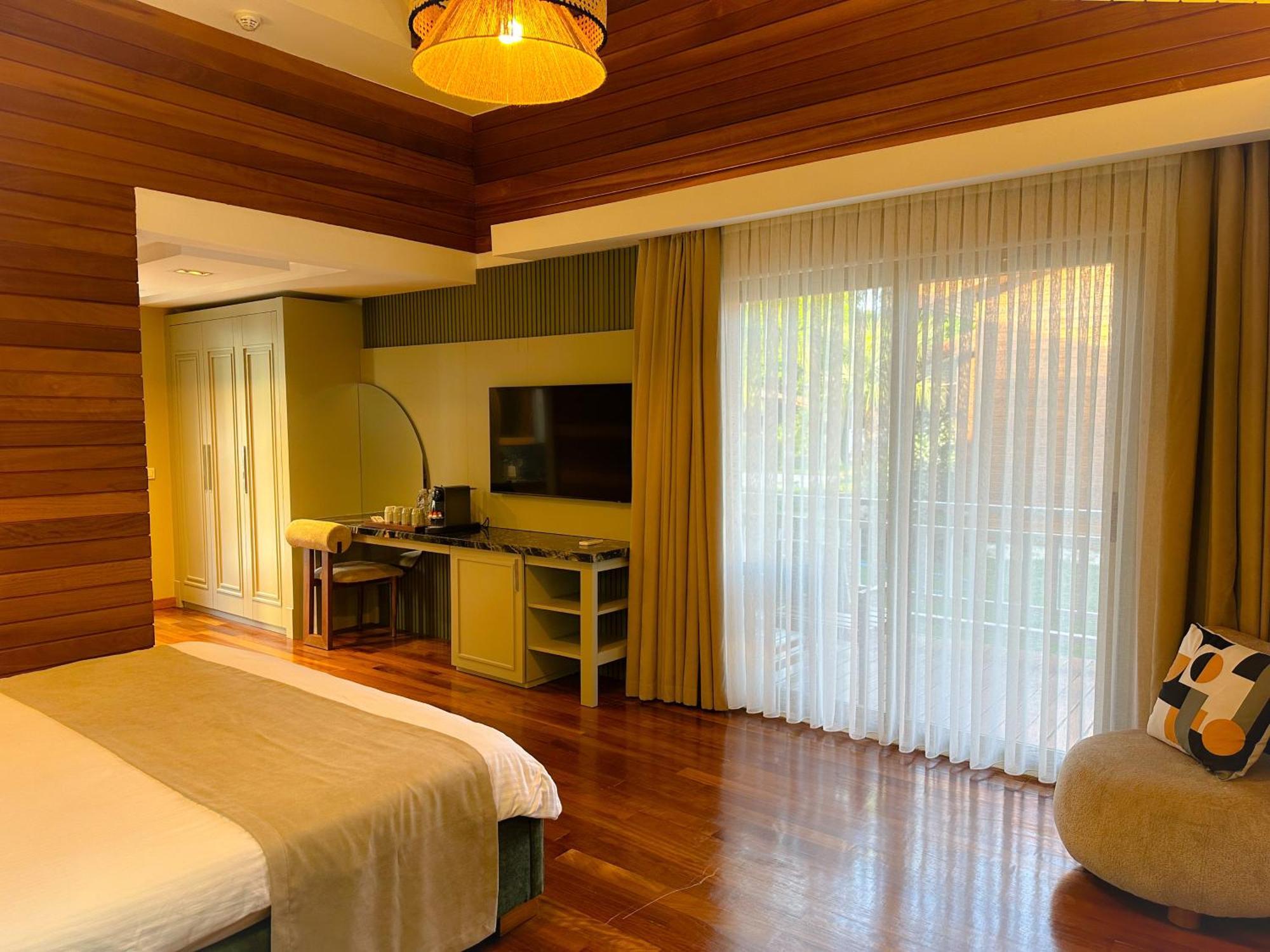 Hera Hotel